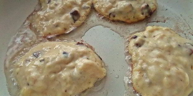 оладьи банановые с конфетами