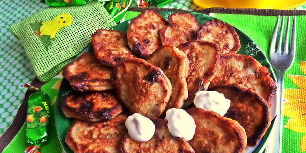 оладьи банановые с конфетами