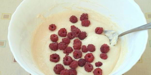 оладьи без яиц с малиной