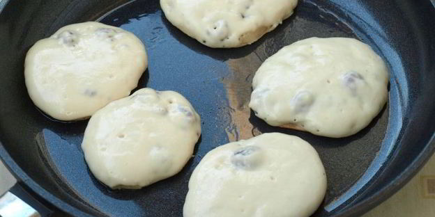 оладьи без яиц с малиной