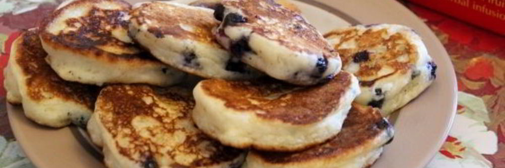 Оладьи без яиц с ягодами