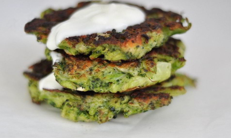 Рецепт оладий из брокколи с сыром