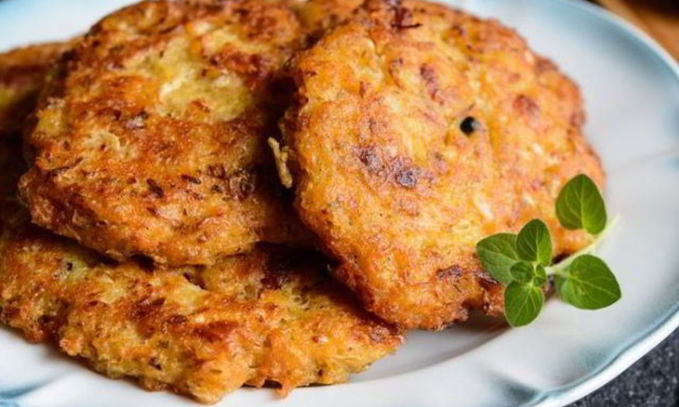 Рецепт оладий из кабачков и сосисок на сковороде