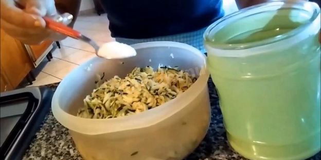 оладьи из кабачков с сыром и ветчиной