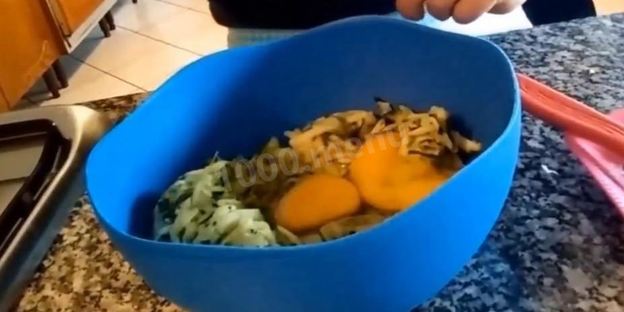 оладьи из кабачков с сыром и ветчиной