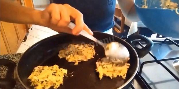 оладьи из кабачков с сыром и ветчиной