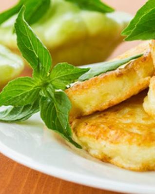 Оладьи из патиссонов с зеленью