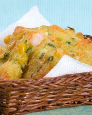 Оладьи с креветками и луком