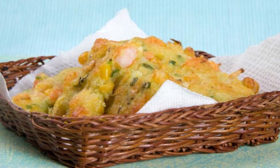 Рецепт оладий с креветками и лукома