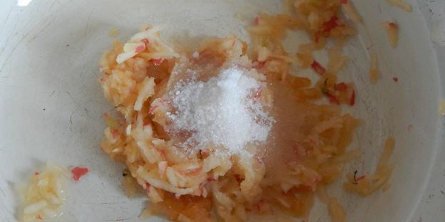 оладьи с яблоками на кефире