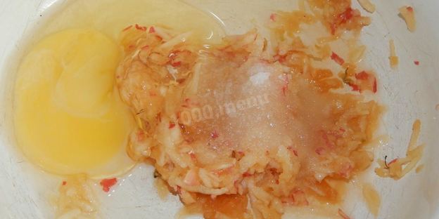 оладьи с яблоками на кефире