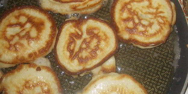 оладьи с зеленым горошком и шампиньонами