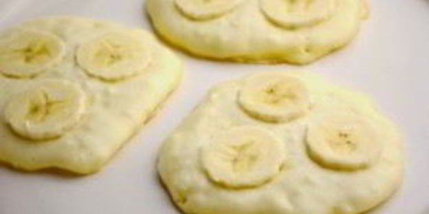 творожные оладьи с бананом