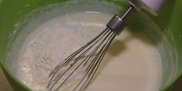 воздушные оладьи на кефире очень пышные