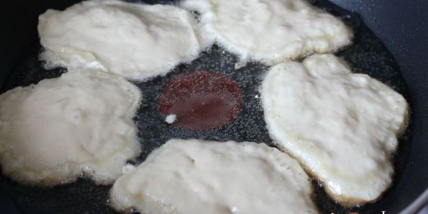 заварные дрожжевые оладьи на молоке