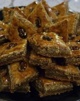 Пахлава с грецкими орехами и медом