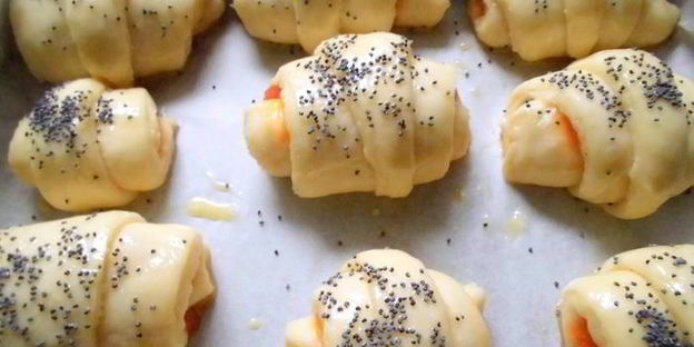 дрожжевые рогалики с маком