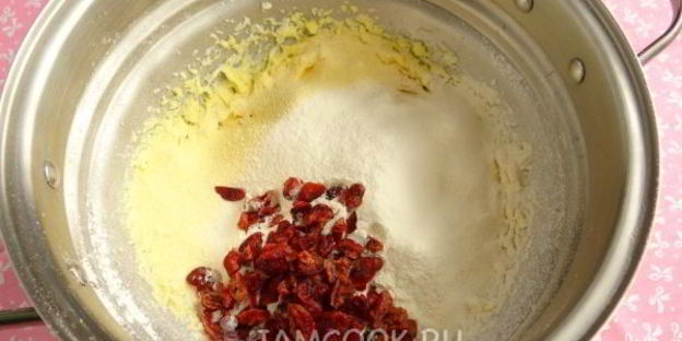 кукурузное печенье с вяленой клюквой