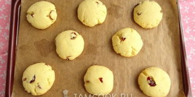 кукурузное печенье с вяленой клюквой