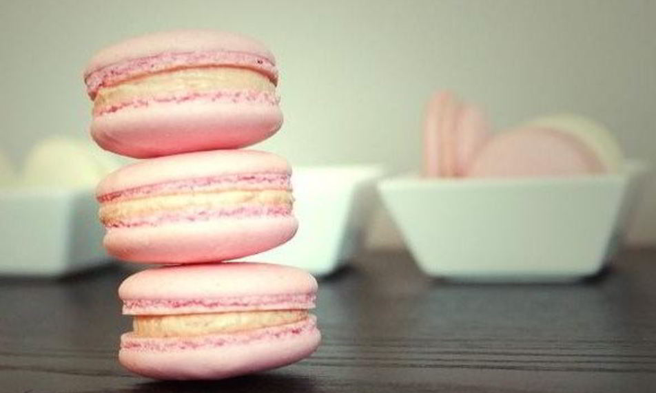 Рецепт нежнейшего французского миндального печенья макароны ягодной начинкой