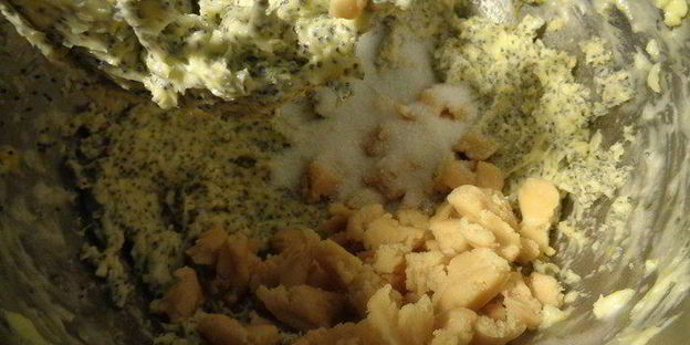 новогоднее марципановое печенье с маком