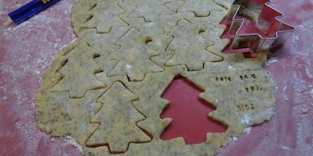 новогоднее марципановое печенье с маком