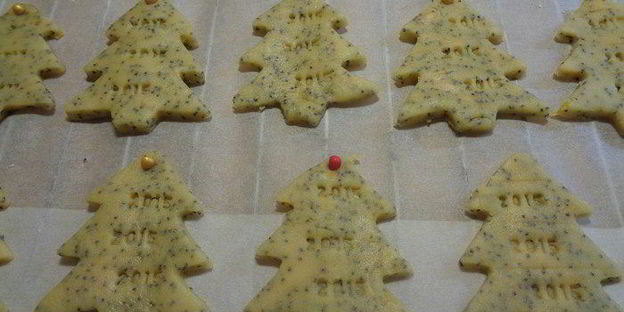 новогоднее марципановое печенье с маком