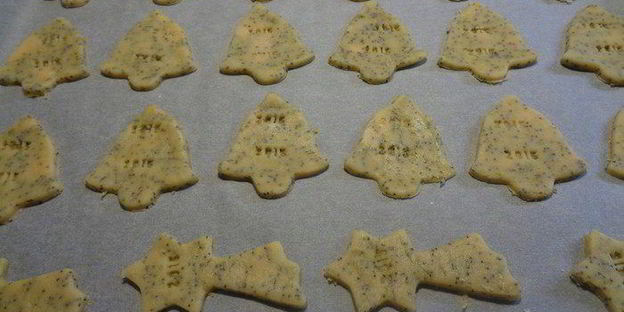 новогоднее марципановое печенье с маком