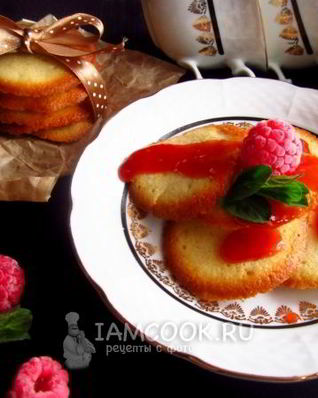 Печенье белковое с малиновым соусом