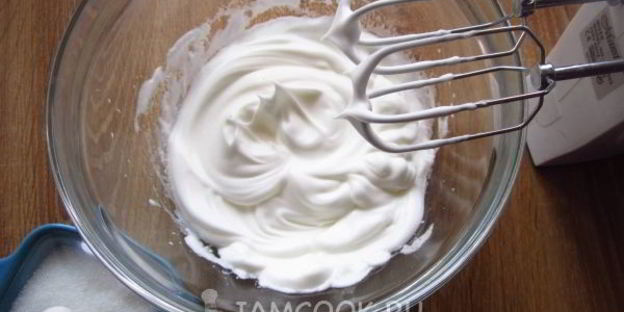 печенье белковое с малиновым соусом