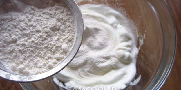 печенье белковое с малиновым соусом