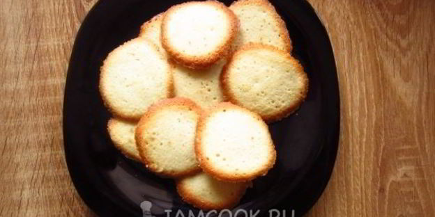 печенье белковое с малиновым соусом