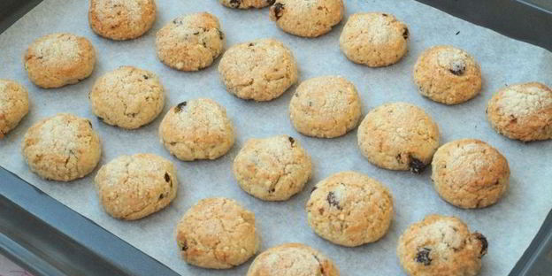 печенье с изюмом и вяленой клюквой