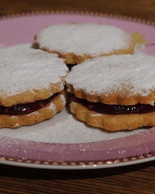 Печенье с малиновым джемом