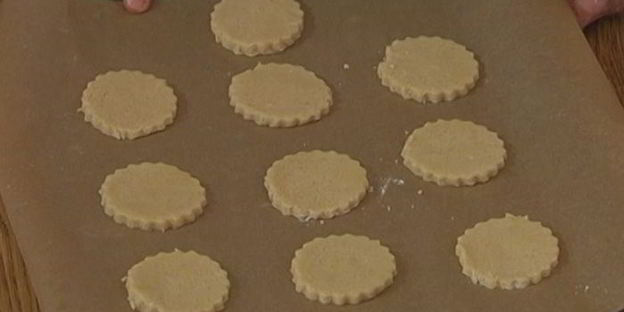 печенье с малиновым джемом