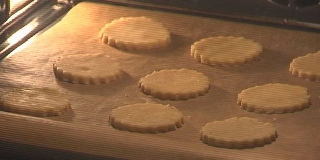 печенье с малиновым джемом