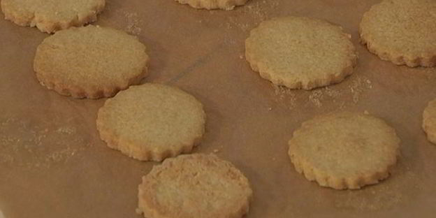 печенье с малиновым джемом