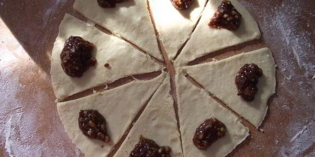 рогалики с джемом и орехами — знакомый вкус детства