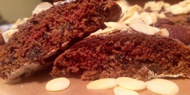 шоколадное печенье с черносливом и миндалем