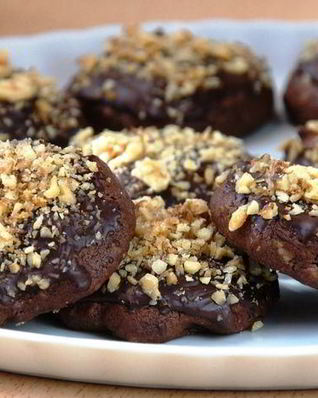 Шоколадное печенье с грецкими орехами и корицей