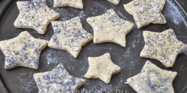 сырное печенье с маком и бисквитной крошкой