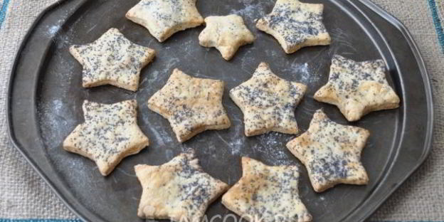сырное печенье с маком и бисквитной крошкой
