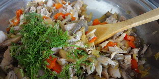 блинчатый пирог с курицей и грибами