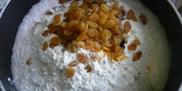 быстрый пирог с изюмом