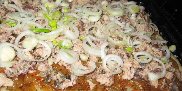 капустно-рыбный дрожжевой пирог