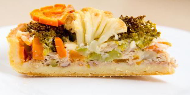 картофельный киш с овощами и мясом