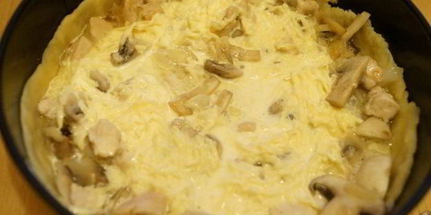лоранский пирог с курицей и грибами