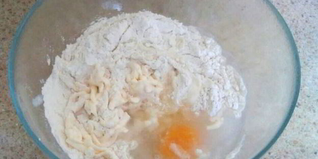 луковый пирог с яично-сметанной заливкой