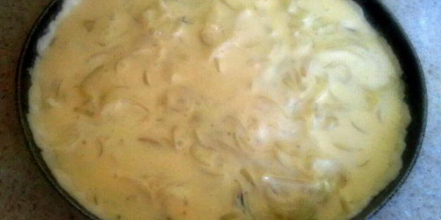 луковый пирог с яично-сметанной заливкой