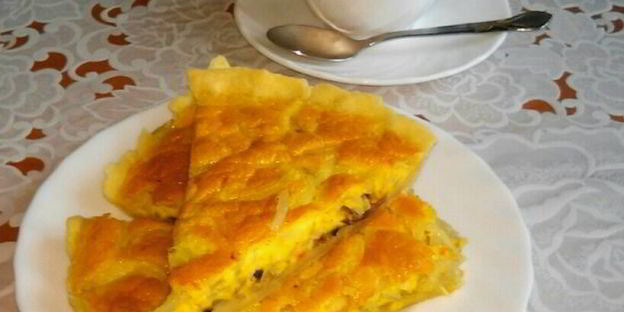 луковый пирог с яично-сметанной заливкой